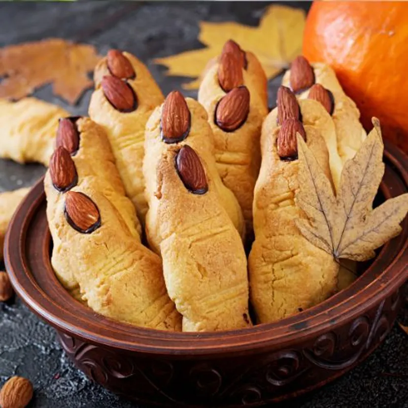 Co roku na Halloween robię “paluchy wiedźmy”. Dzieciaki za nimi szaleją