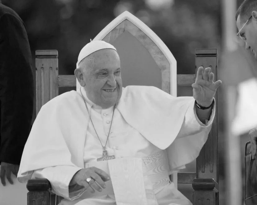 Pogrzeb papieża Franciszka. Ceny biletów rosną, noclegi znikają. Tyle trzeba zapłacić za wyjazd