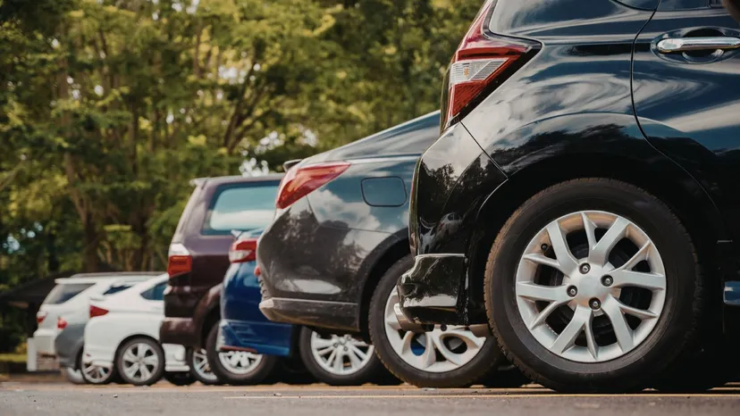 Drożej niż kiedykolwiek. Ceny parkingów nad Bałtykiem budzą emocje. "Trwa jakiś wyścig"