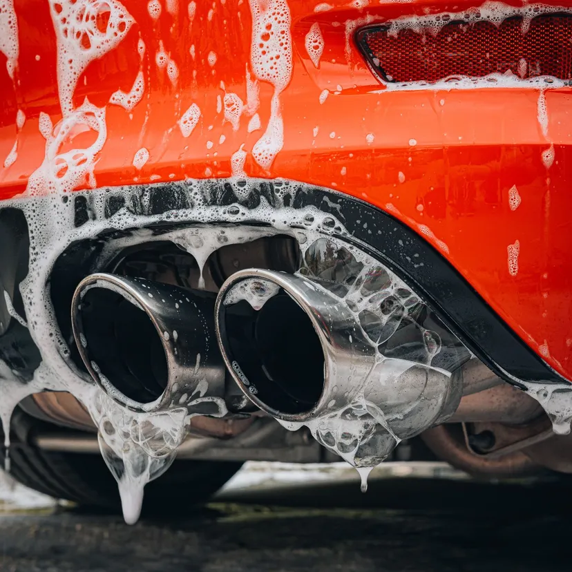 Myjesz auto na posesji? Za prosty błąd możesz zapłacić nawet 500 zł kary. Kierowcy często nie znają tego przepisu