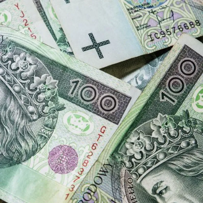 Nie ma kto zbierać owoców. „Chcą zarabiać 500 zł, a ich wydajność jest bardzo słaba"