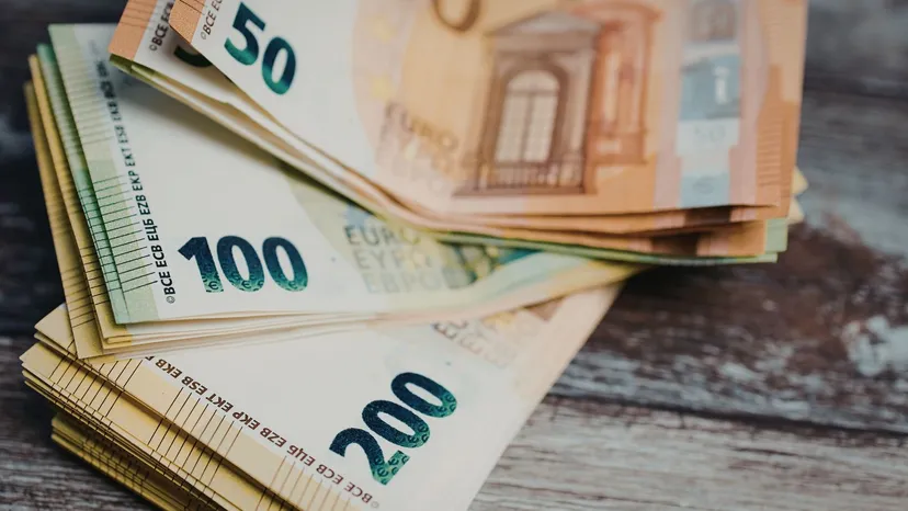 Senior chciał spełnić marzenie sprzed lat. Urząd każe mu zwrócić emeryturę za cały rok