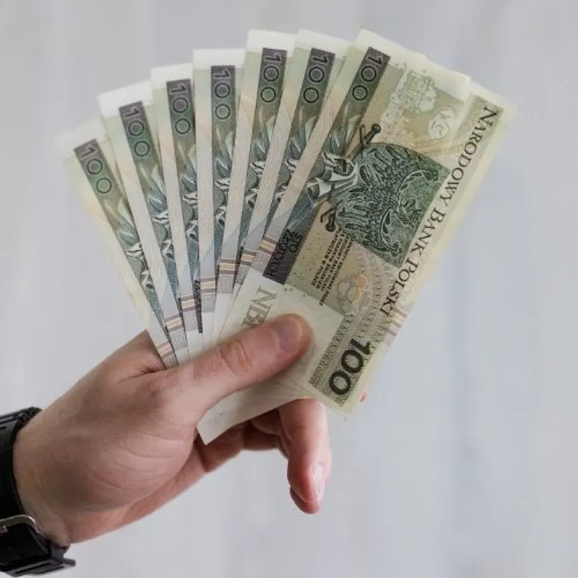 Te osoby są zwolnione z opłat za śmieci. Z ulg korzystają nie tylko seniorzy