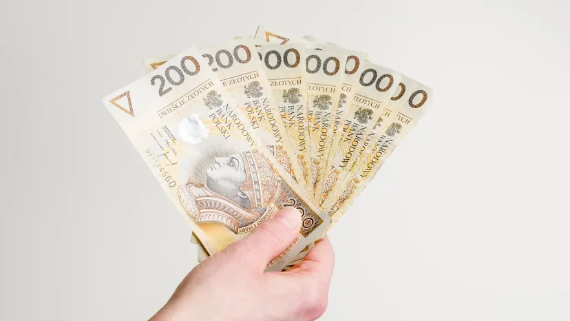 Wzrost płacy minimalnej 2026. Tyle dokładnie wychodzi „na rękę” na umowie o pracę i zleceniu