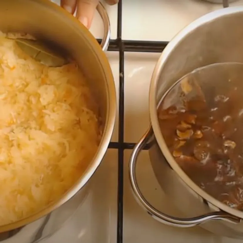 Przepis na te pierogi dostałem od babci. Co roku robię je na święta, pierwsze znikają ze stołu