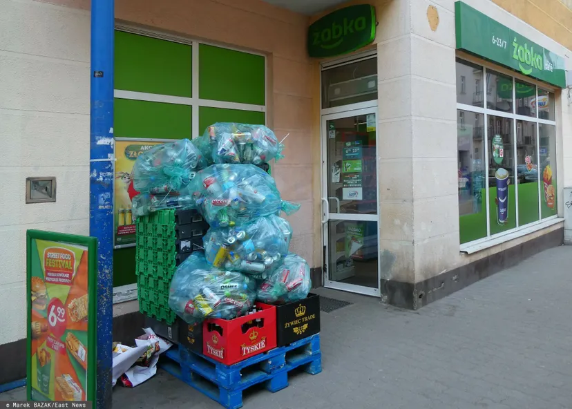 Oddawał butelki po festiwalu. Stał przy butelkomacie trzy godziny, tyle zarobił