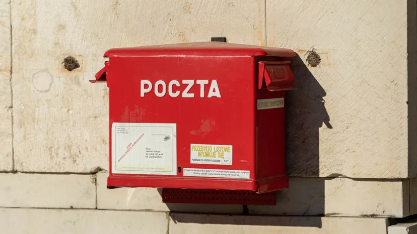 Pilny komunikat Poczty Polskiej. Nie rób tego po otrzymaniu e-maila, możesz stracić pieniądze