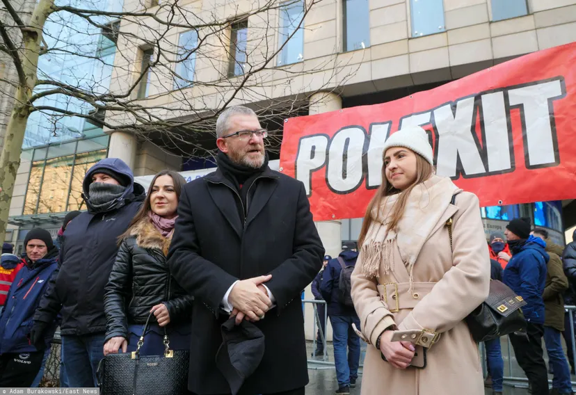 Czy Polska powinna opuścić Unię Europejską? Polacy wypowiedzieli się w najnowszym sondażu