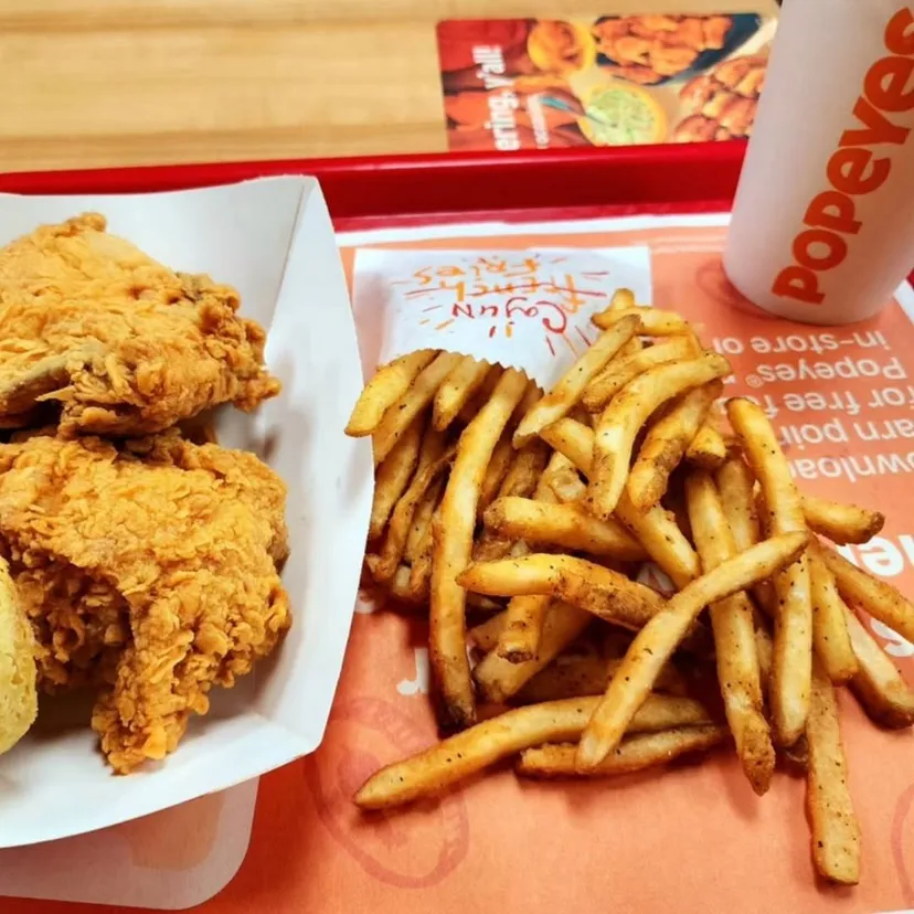 KFC i Popeyes będą miały nowego rywala. Amerykańska sieć wchodzi do Polski