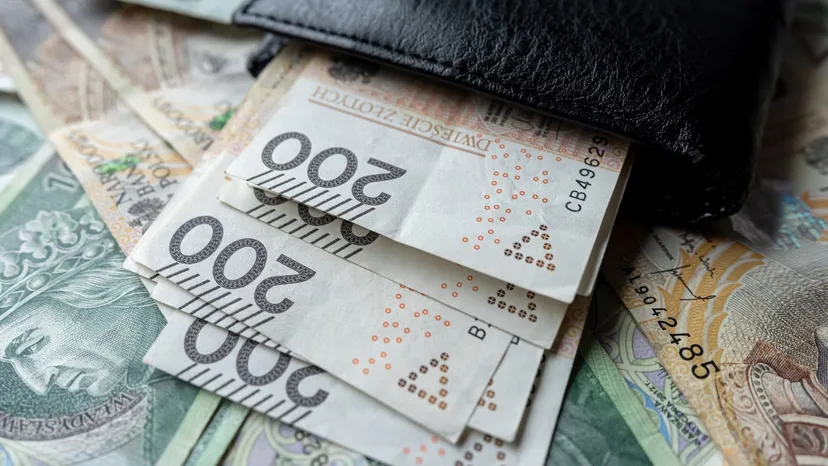 Tego nie rób z gotówką znalezioną po zmarłym. Jeden błąd może zainteresować fiskusa