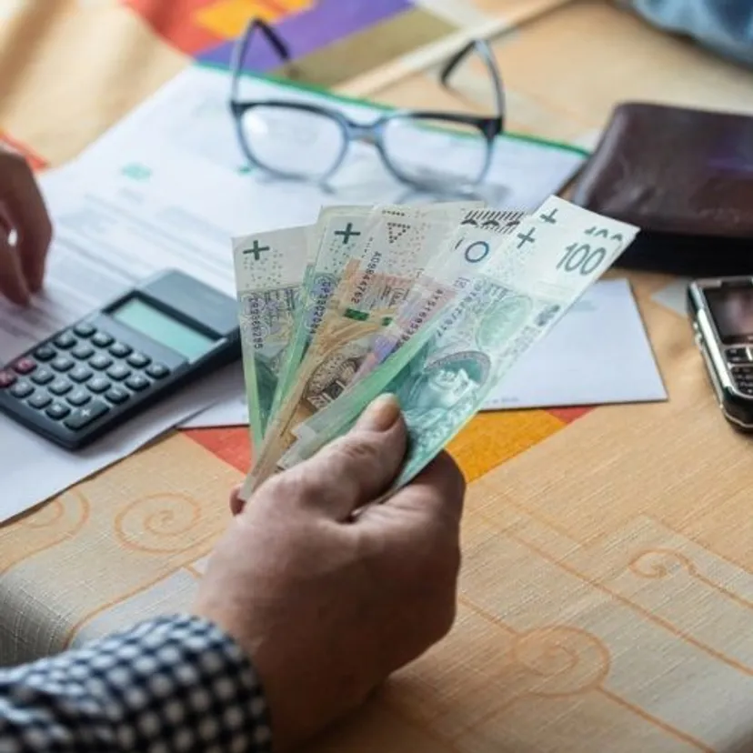 Otrzymują emeryturę za 1 dzień pracy i dostają pełne czternastki. Wielu Polaków wykorzystuje tę lukę w prawie