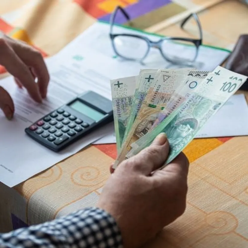Wyższe pensje i dłuższy urlop, wystarczy 1 wniosek w ZUS. Prawie 900 tys. Polaków już skorzystało