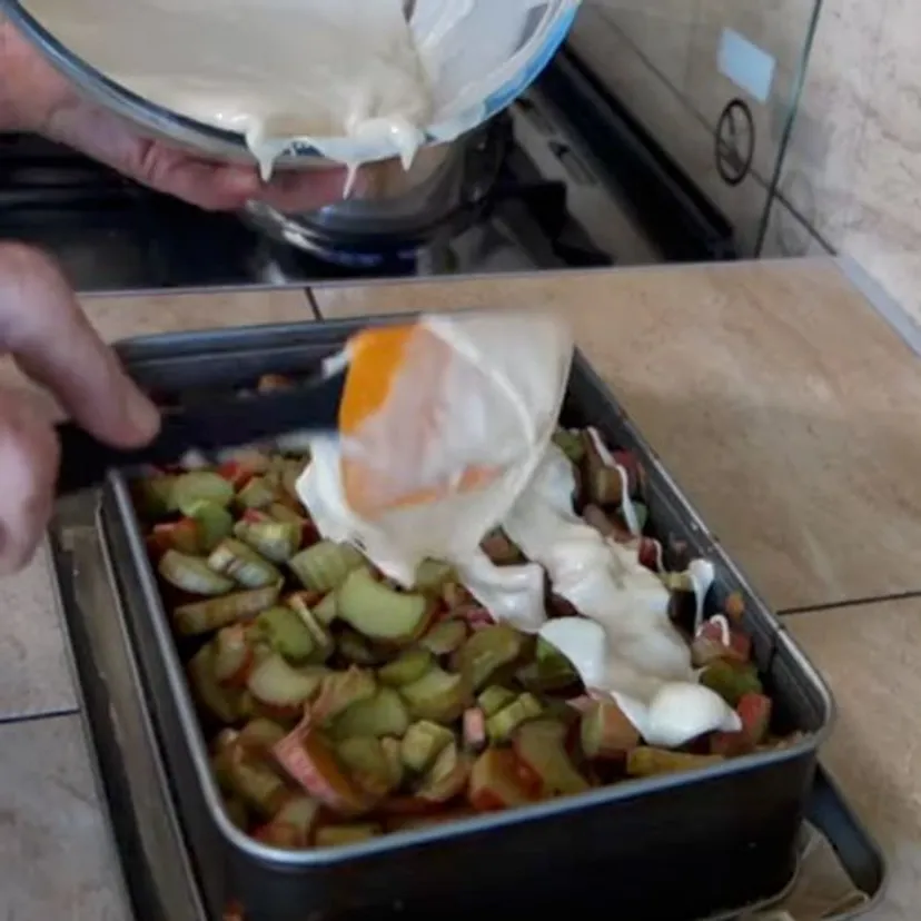 Ostatnio to mój ulubiony przepis na ciasto z rabarbarem. Smakuje cudownie i zawsze się udaje