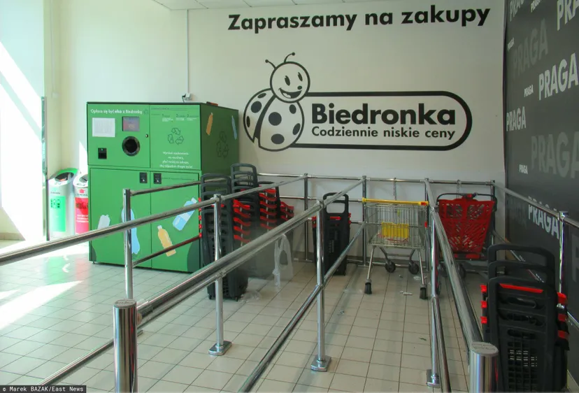 Biedronka zmienia zasady zwrotu butelek i puszek. Od 5 maja mniej ograniczeń dla klientów