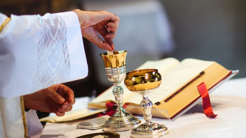 Ksiądz ujawnił, ile zarabia na lekcjach religii. Padły dokładne liczby