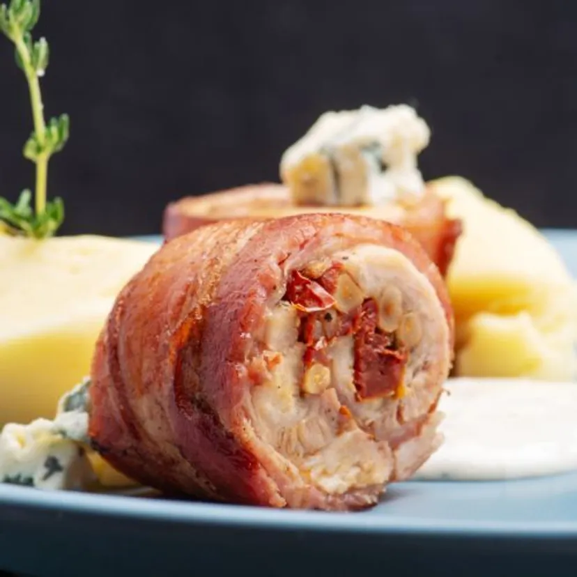 Rozbijam karkówkę i kładę pyszne dodatki. Rodzina ciągle prosi mnie o to danie