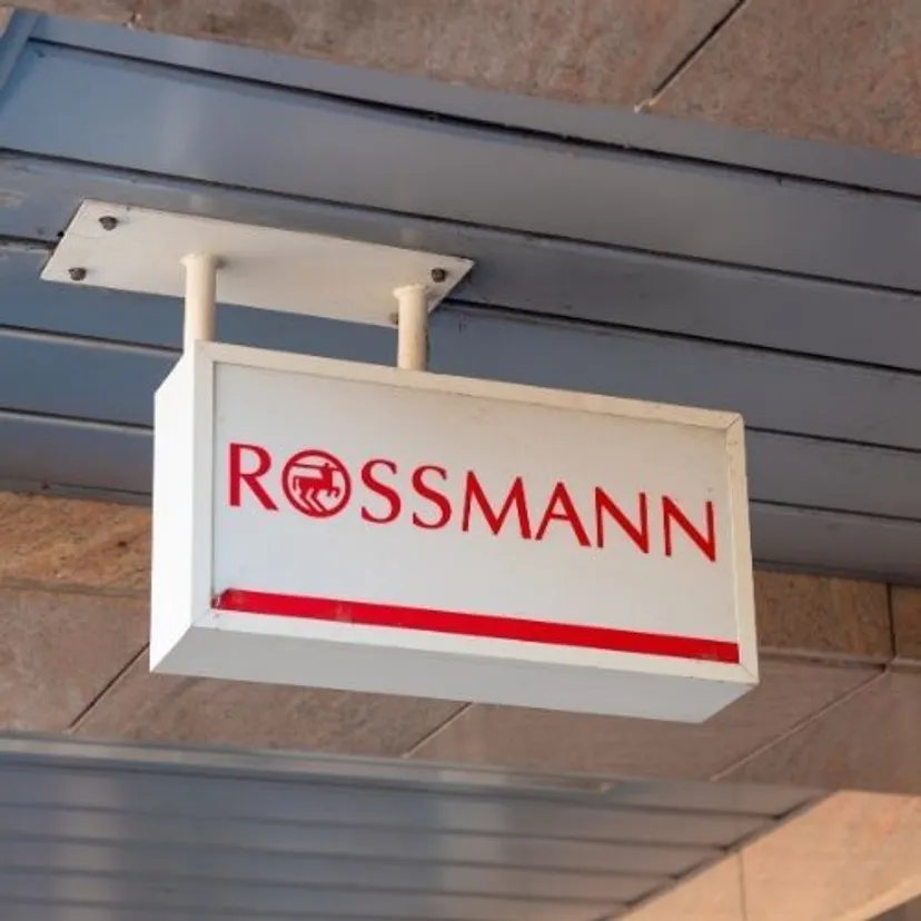 Rossmann rozdaje kosmetyki gratis. Nowa oferta już w sklepach, ceny mocno w dół