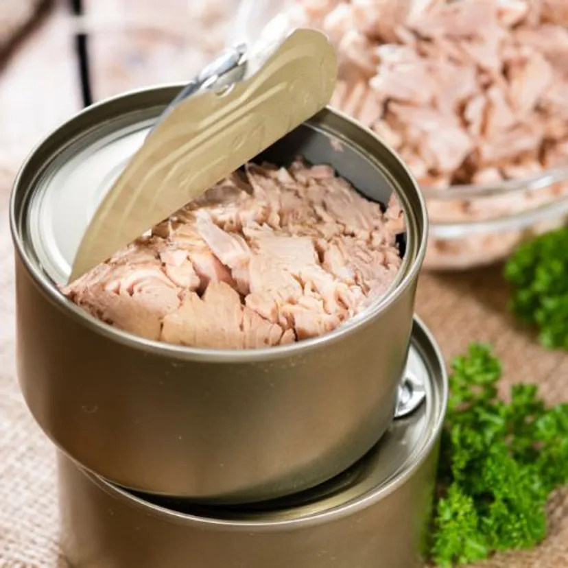 Taką sałatkę podaję co roku na Wielkanoc. Smakuje mi bardziej niż jarzynowa i gyros