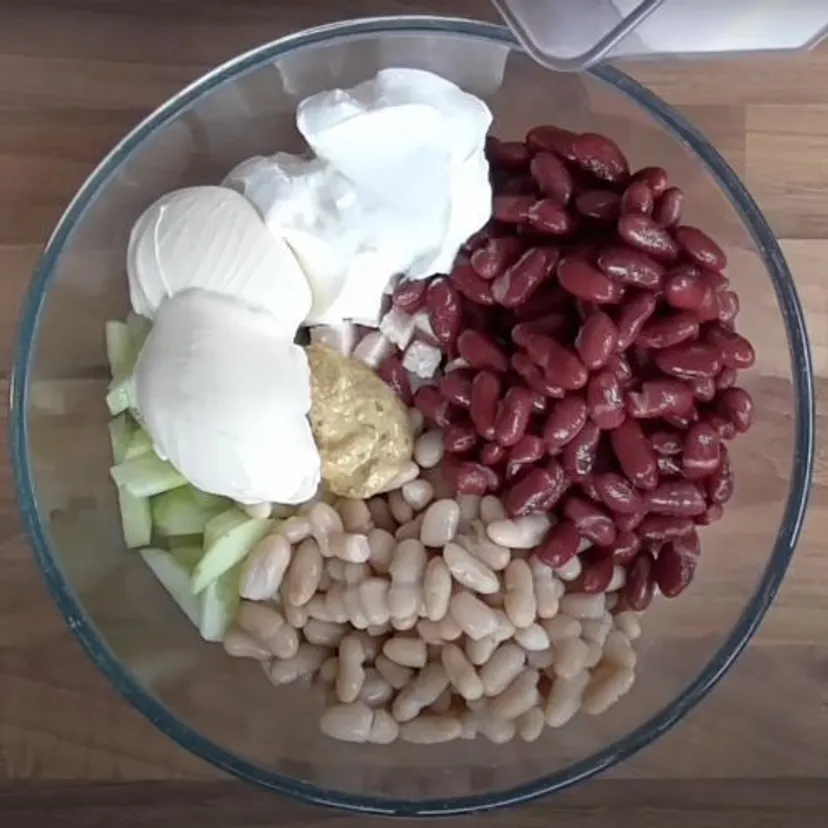 Na Wielkanoc podam sałatkę milionera. Bije na głowę jarzynową i gyros