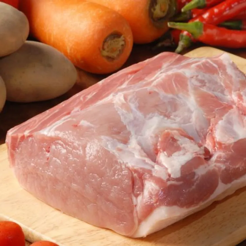 Kroję kilka tanich składników i wkładam do rękawa. Nie znam prostszego i smaczniejszego sposobu na obiad