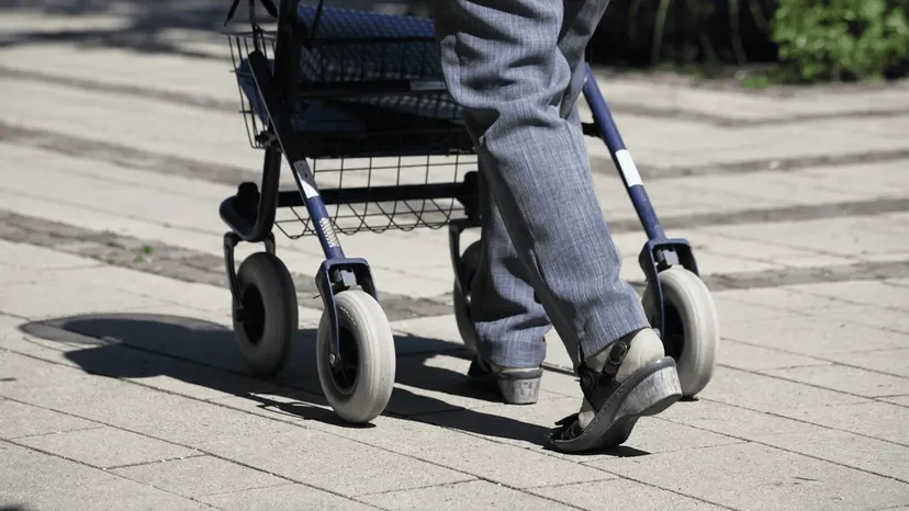 Dodatkowe pieniądze z ZUS dla seniorów, którzy skończyli 75 lat. Nie trzeba składać wniosku