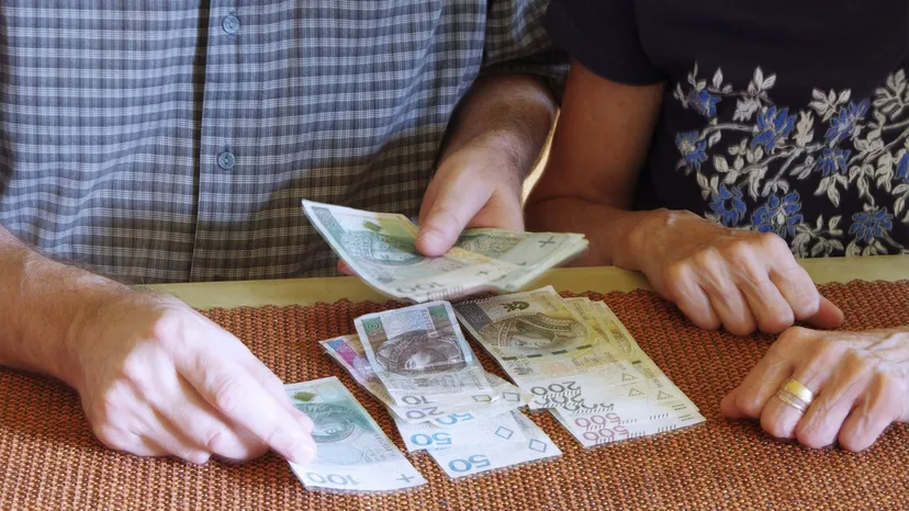348,22 zł dodatku z ZUS do emerytury. Ci seniorzy nie muszą nawet składać wniosku