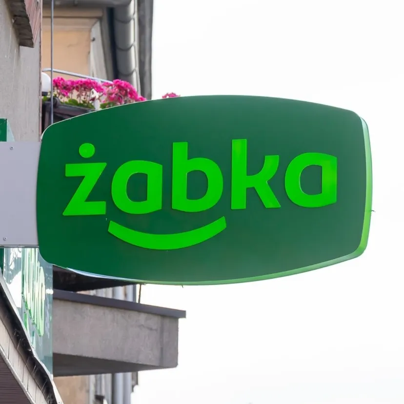 Żabka wyciąga rękę do seniorów. Rabaty do nawet 52 proc., ale czas ograniczony