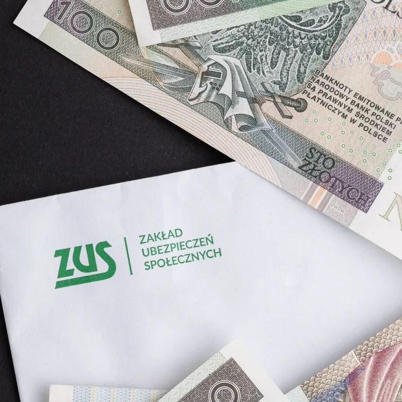 Masz poniżej 2687,67 zł miesięcznie? ZUS dopłaci Ci dodatkowe 500 zł do przychodu. Wystarczy spełnić 2 warunki