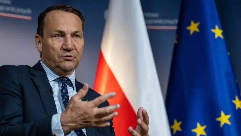 Sikorski złożył Nawrockiemu "uczciwą ofertę". Dziesiątki wniosków na biurku prezydenta