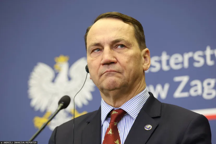 Koniec z darmową ewakuacją Polaków z Bliskiego Wschodu? Sikorski rozważa radykalne kroki