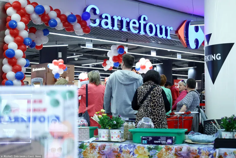 Carrefour na sprzedaż. Wiadomo, kto może przejąć sklepy w Polsce. Państwowy gigant w grze