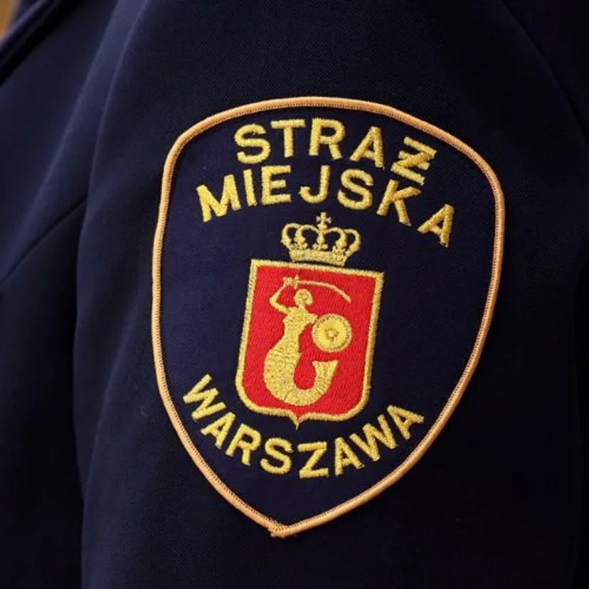 Zmarznięte dziecko prosiło o jedzenie pod sklepem. Interweniowały służby
