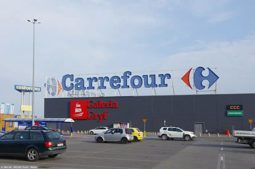 Nowy gracz zawalczy o Carrefour. Wiemy, kto może przejąć sklepy w Polsce