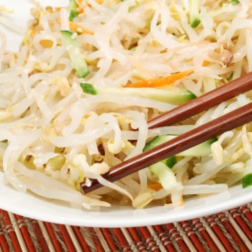 Ta surówka smakuje jak z chińskiej restauracji. Rodzina wciąż o nią prosi