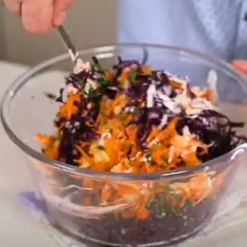 Żaden coleslaw, żadna kapusta pekińska. W moim domu króluje teraz obłędna surówka biskupia