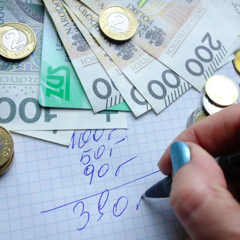 ZUS wypłaci dodatkowe pieniądze seniorom. Rząd zdecydował, nie każdy dostanie pełną kwotę