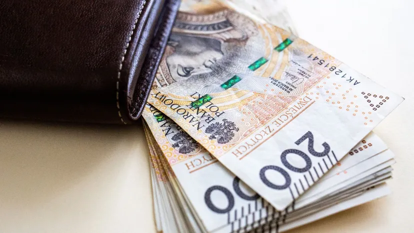 Mało osób wie, że ZUS może wypłacać 1400 zł przez 3 lata. Prawie nikt nie składa wniosków