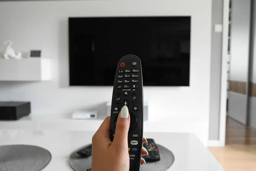 Ci emeryci nie muszą płacić abonamentu RTV. Kluczowy jest jeden warunek