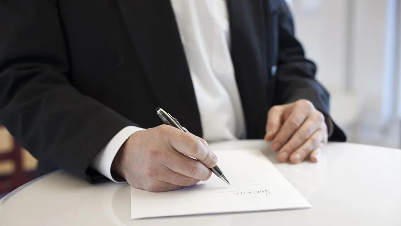 Ten szczegół od razu unieważnia testament. Eksperci ostrzegają, Polacy mogą być zaskoczeni