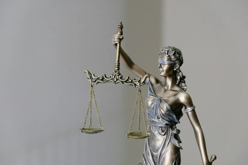 Zaniosła mężowi obiad do pracy, będąc na L4. ZUS zażądał 60 tys. zł. Sąd był bezwzględny