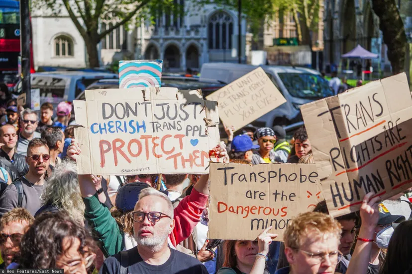 Sąd wydał wyrok w sprawie definicji "kobiety". Tłum protestujących zalał ulice