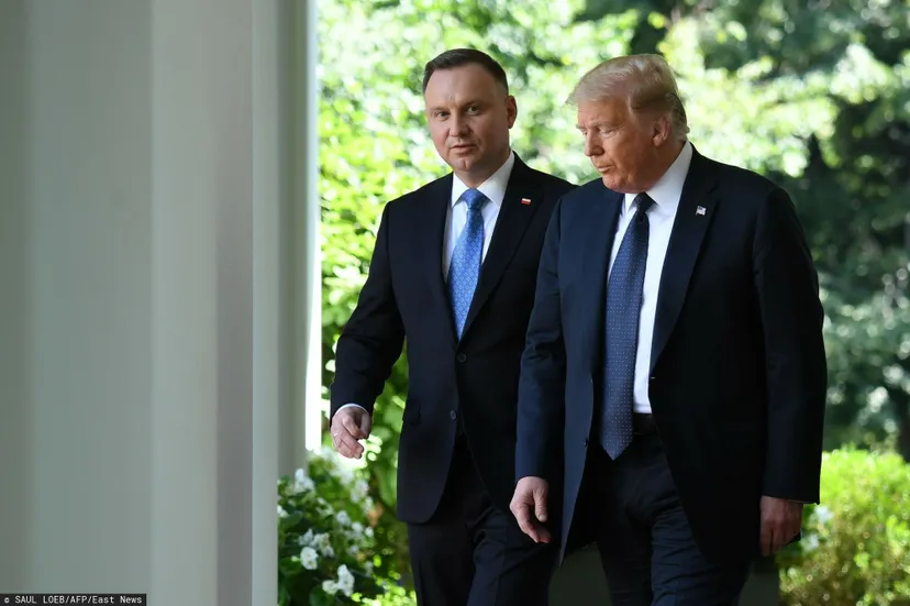 Duda uśmiechnął się do Trumpa, chodzi o broń atomową. “To nie jest delikatna dyplomacja”