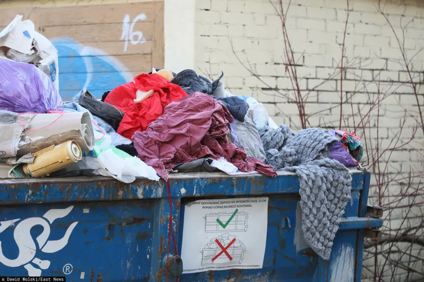 Rewolucja w segregacji śmieci, zaczęło się 1 stycznia. Przed domami fioletowe worki i kosze