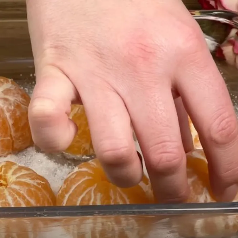 Ułóż mandarynki i zalej tą masą. To ciasto mogę jeść non stop, po prostu pychota
