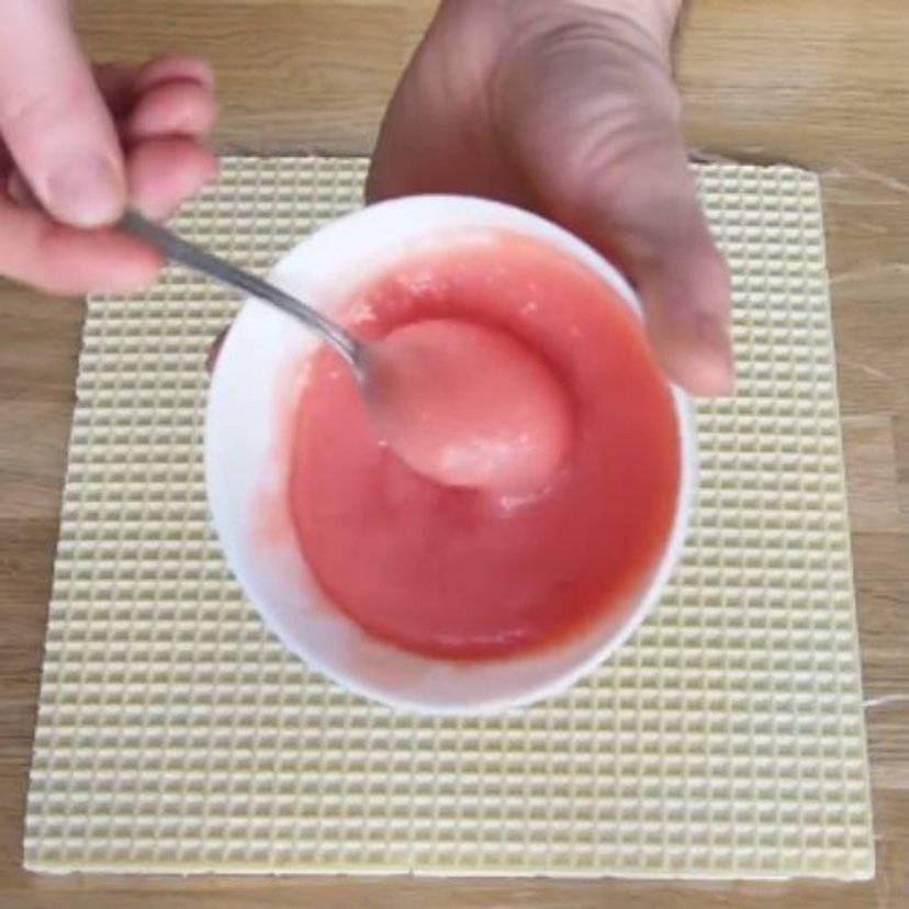 Moja babcia robi najlepsze wafle z masą z galaretek. Ten przepis to hit w mojej rodzinie