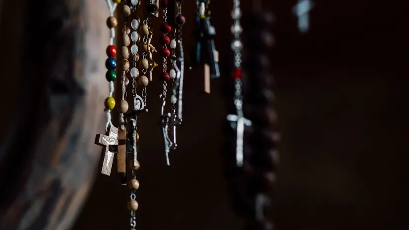 Pogrzeb papieża Franciszka. Wierni ze świata pogrążają się w żałobie, a w Watykanie trwają żniwa