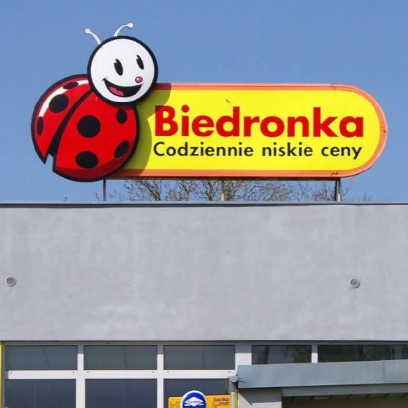 Promocje w Biedronce na Wszystkich Świętych. Chryzantemy za grosze i akcje 3+1. Czas tylko do wieczora