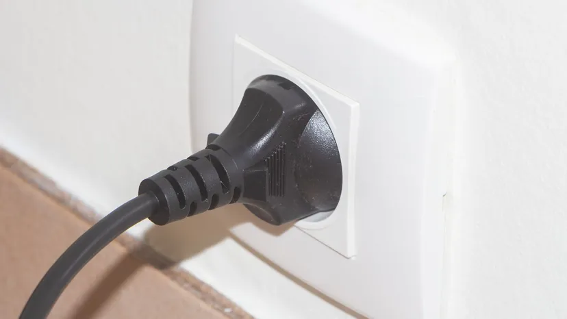 To największy "pożeracz" energii w twoim domu. Polacy prawie nigdy nie odłączają go od prądu