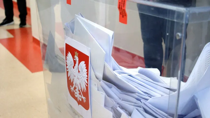 PKW wyjaśnia kontrowersje wokół zaświadczeń do głosowania. Stanowcza reakcja komisji