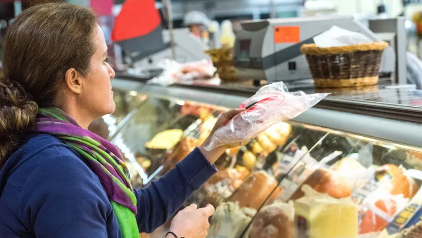 Szynki z Biedronki i Lidla pod lupą. Widoczna różnica w jakości